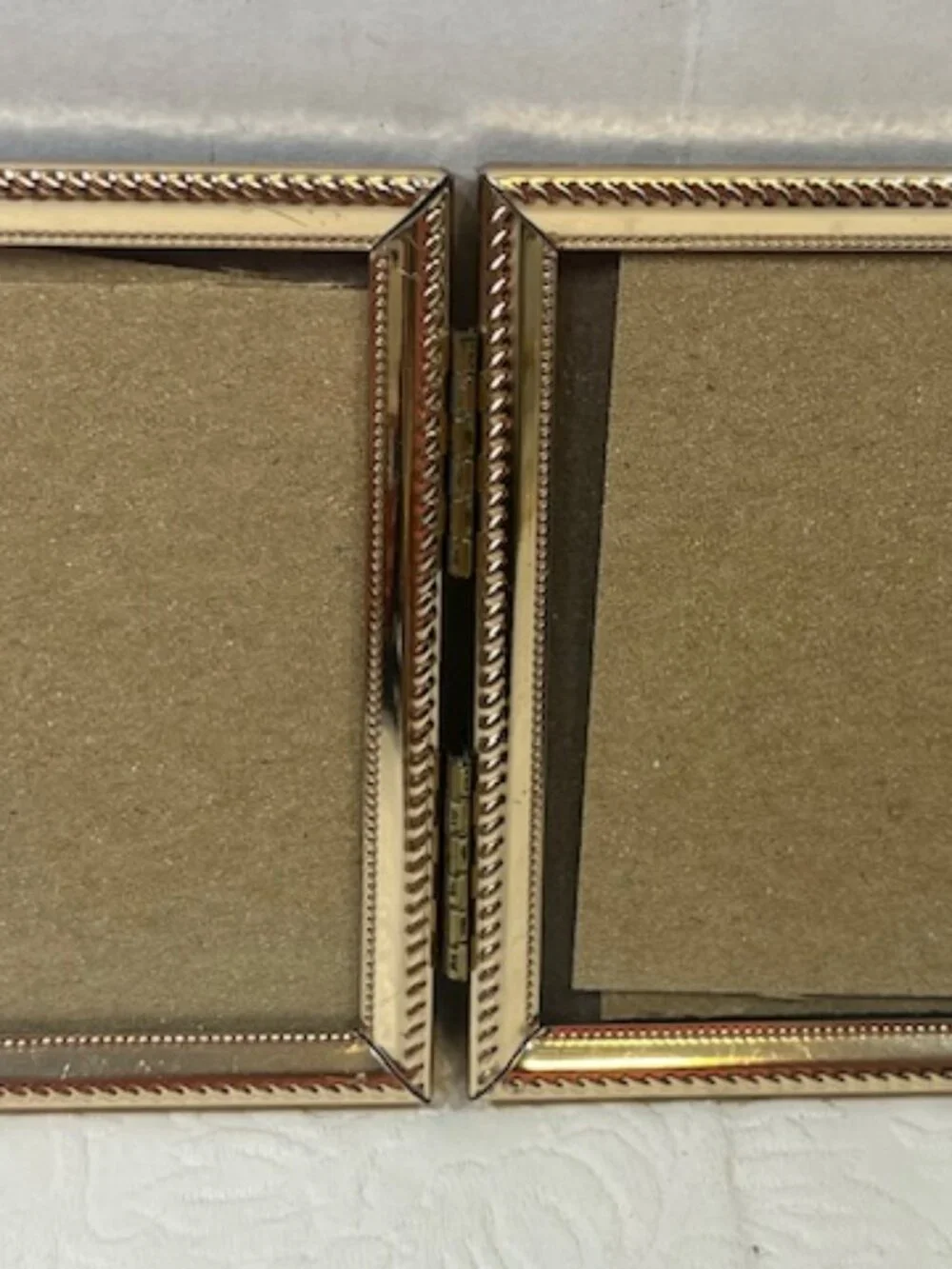 VTG Trifold Gold Tone Metal Hinged Mini Photo Frame Embossed Rope-Style Borders